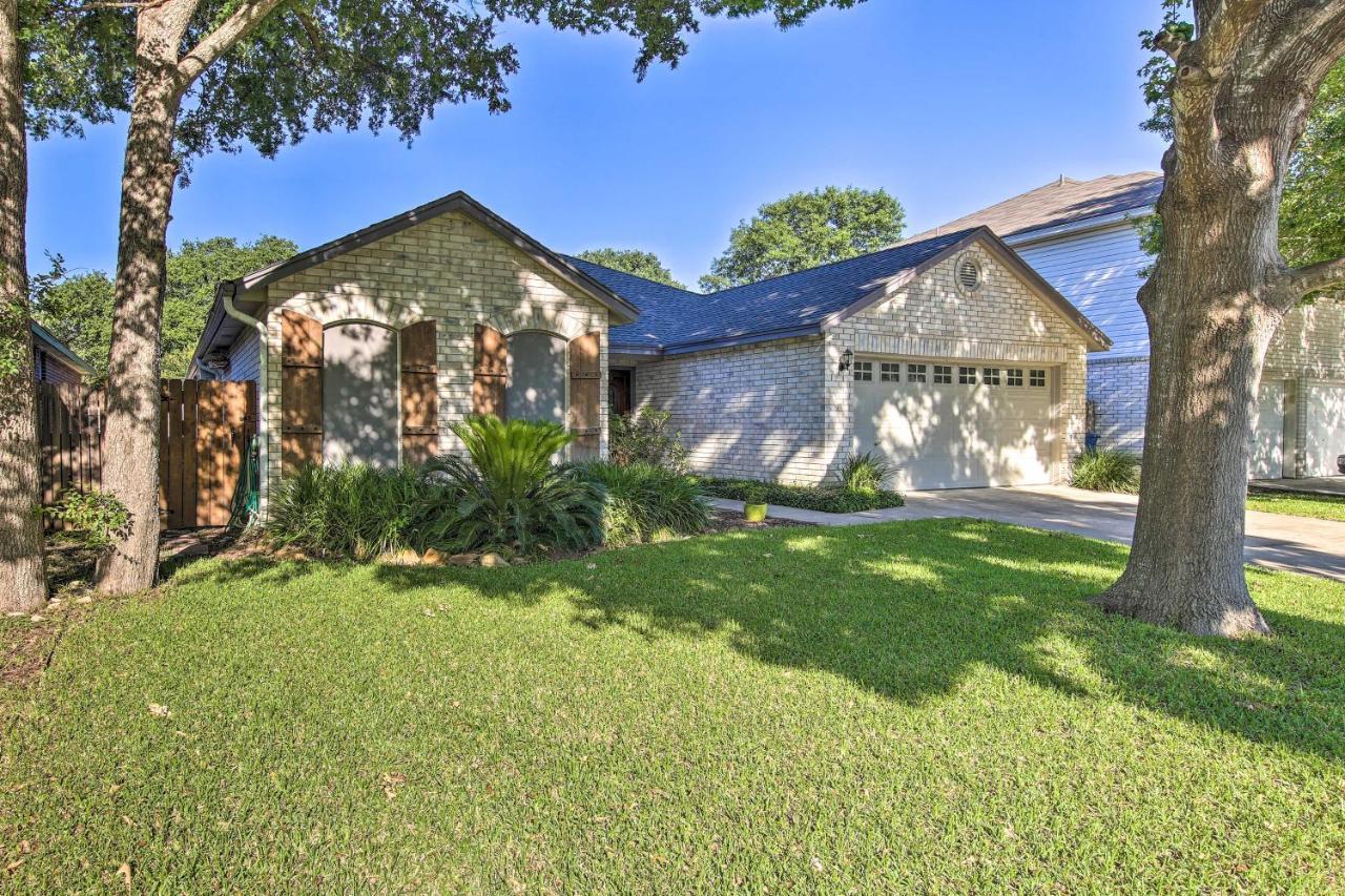 Peaceful San Antonio Oasis With Private Pool And Grill Villa Exteriör bild
